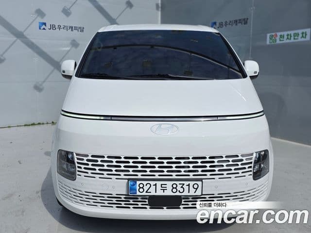 Staria Cargo 3 locuri