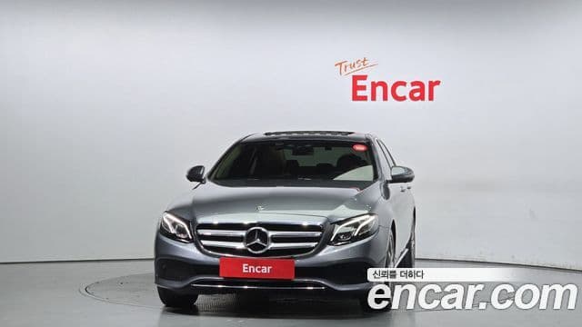 Clasa E E300 4MATIC Avantgarde