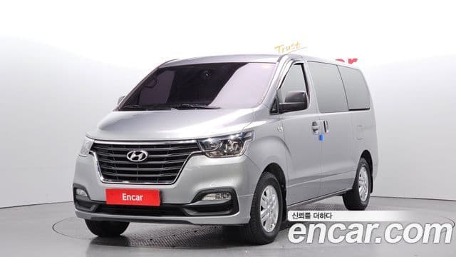 Grand Starex Van 3 locuri