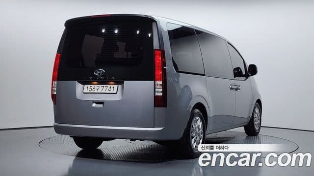 Staria Tourer 9 locuri