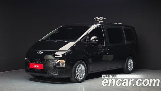 Staria Tourer 9 locuri