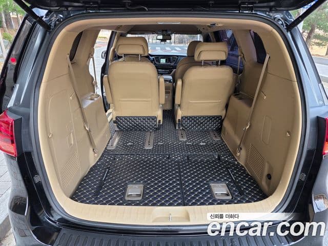 Carnival 7 locuri Limousine