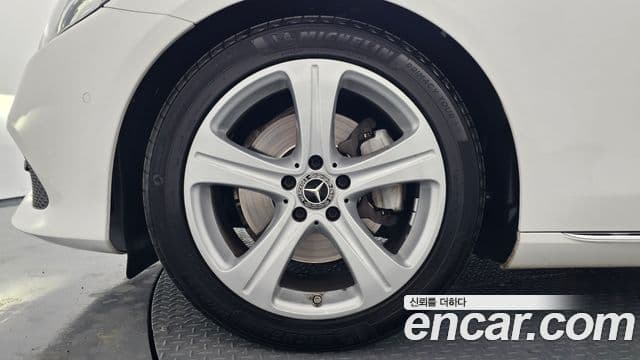 Clasa E E200 Avantgarde