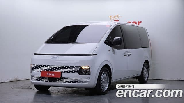 Staria Tourer 11 locuri