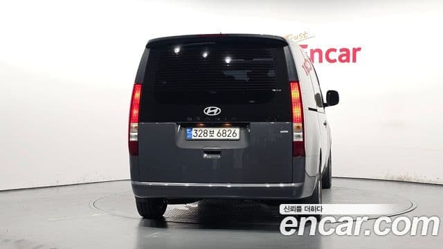 Staria 4WD Tourer 9 locuri