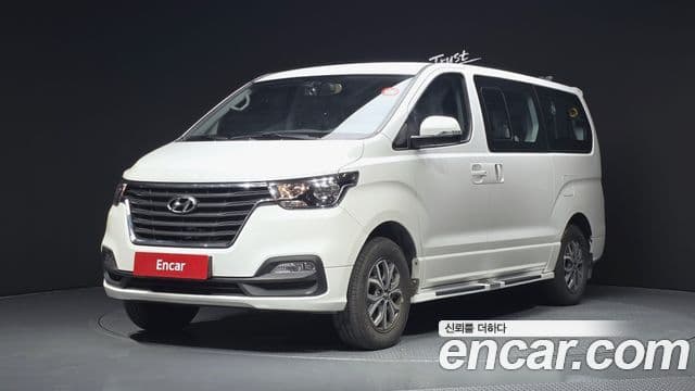 Grand Starex 4WD Urban 9 locuri