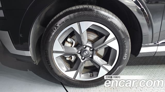 (LX3) Benzină 2.5T 2WD 9 locuri