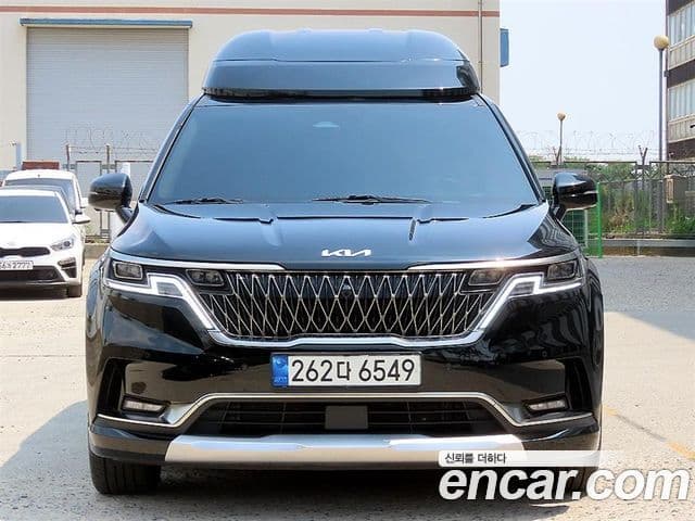 Carnival Benzină 7 locuri Hi-Limousine