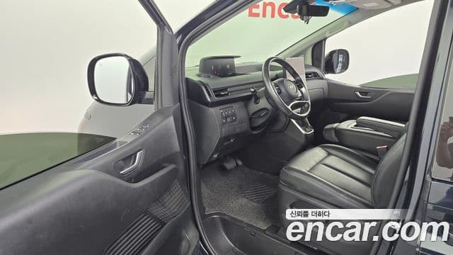 Staria 4WD Tourer 9 locuri