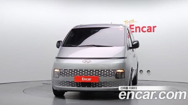 Staria Cargo 3 locuri
