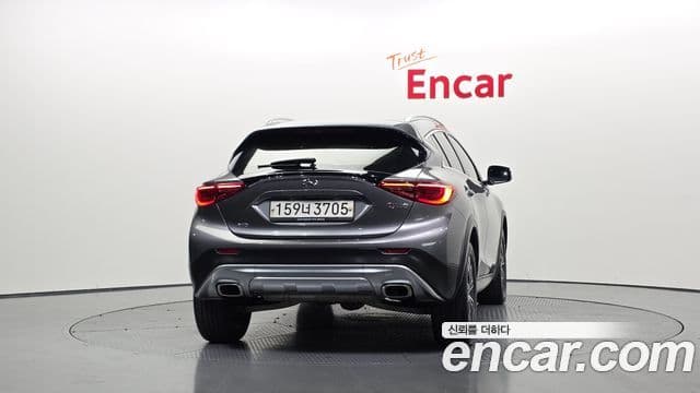 QX30 2.0 Essential AWD
