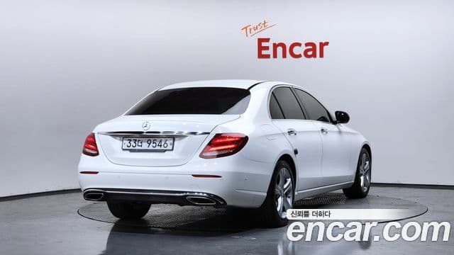Clasa E E200 Avantgarde