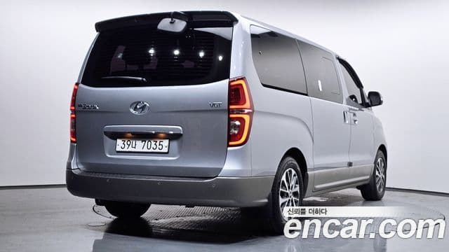 Grand Starex Urban 9 locuri