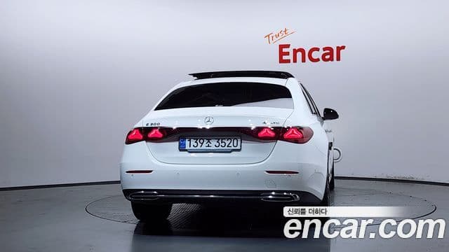Clasa E E300 4MATIC Exclusive