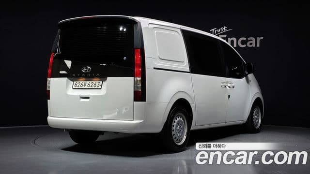 Staria Cargo 5 locuri