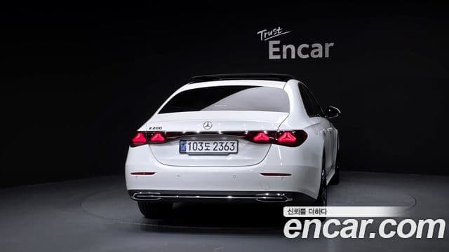 Clasa E E200 Avantgarde