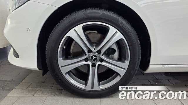 Clasa E E220d Avantgarde