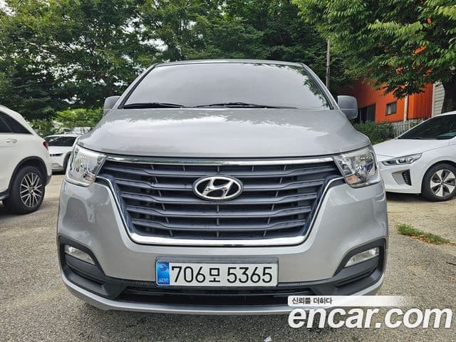 Grand Starex 4WD Wagon 12 locuri