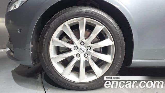 S90 D4 Momentum