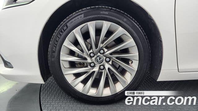 ES300h 7 Executive