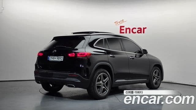 GLA- GLA250 4MATIC