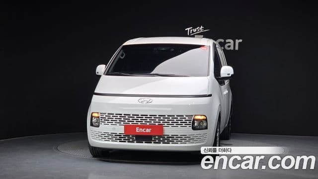 Staria Cargo 3 locuri