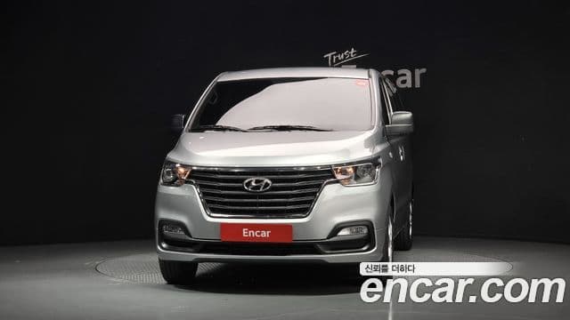 Grand Starex Wagon 11 locuri