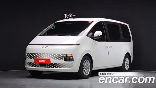 Staria Tourer 11 locuri