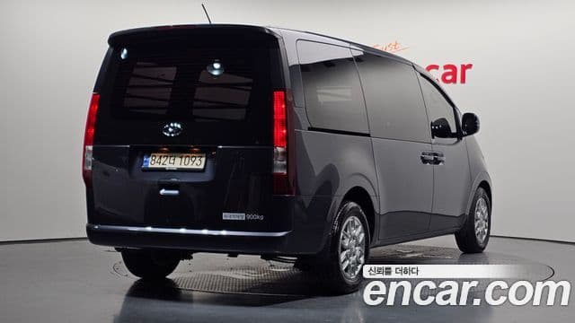 Staria Cargo 3 locuri