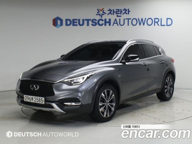 QX30 2.0 Essential AWD