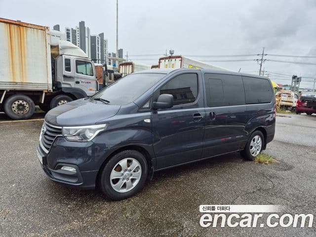 Grand Starex Wagon 12 locuri