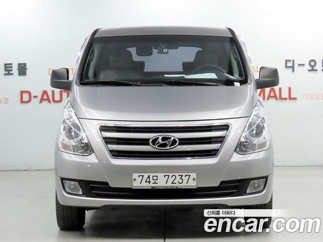 Grand Starex 4WD Wagon 11 locuri