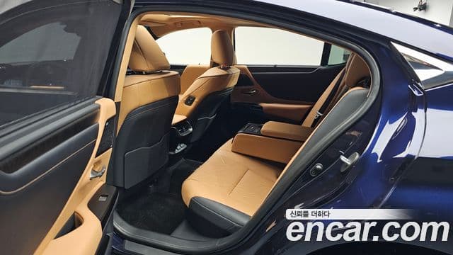 ES300h 7 Executive