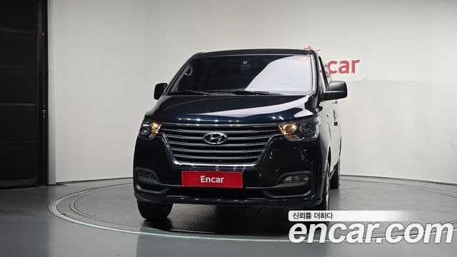 Grand Starex 4WD Wagon 11 locuri