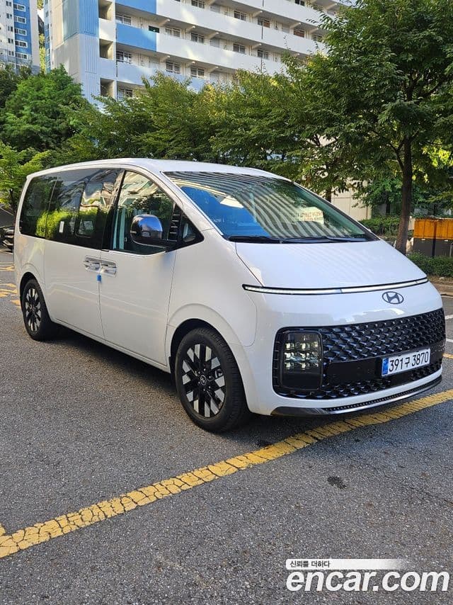 Staria L3.5 Lounge 9 locuri