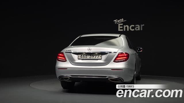 Clasa E E300 Avantgarde