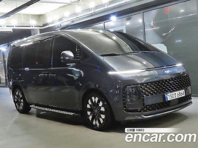 Staria L3.5 Lounge 9 locuri