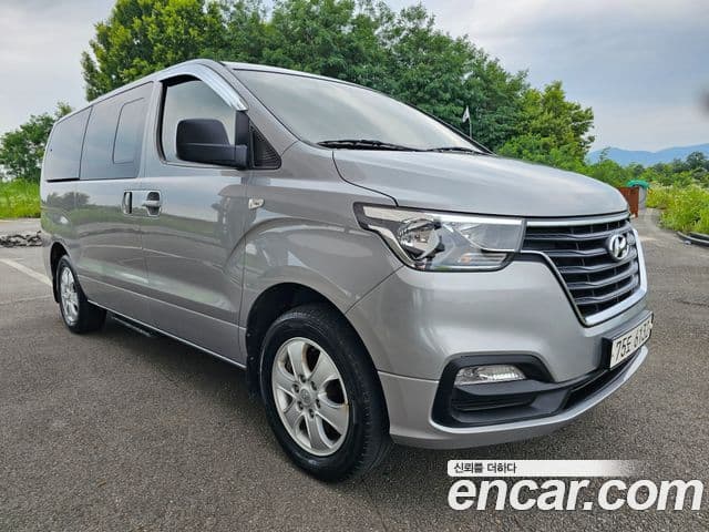 Grand Starex 4WD Wagon 11 locuri