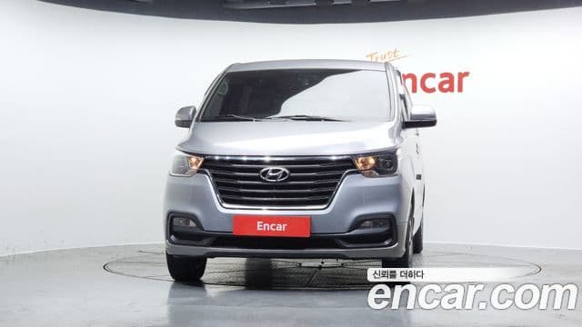 Grand Starex Urban 9 locuri