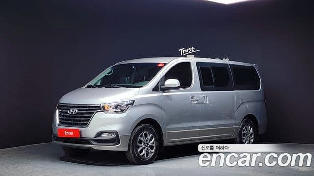 Grand Starex 4WD Urban 9 locuri