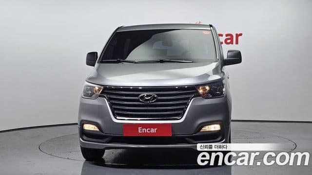 Grand Starex Wagon 11 locuri
