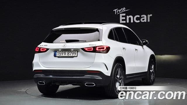 GLA- GLA250 4MATIC