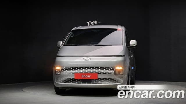 Staria Tourer 9 locuri
