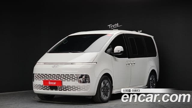 Staria Tourer 9 locuri