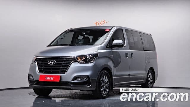 Grand Starex Urban 9 locuri