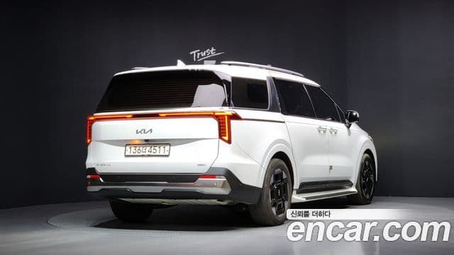 Carnival HEV 7 locuri Noblesse