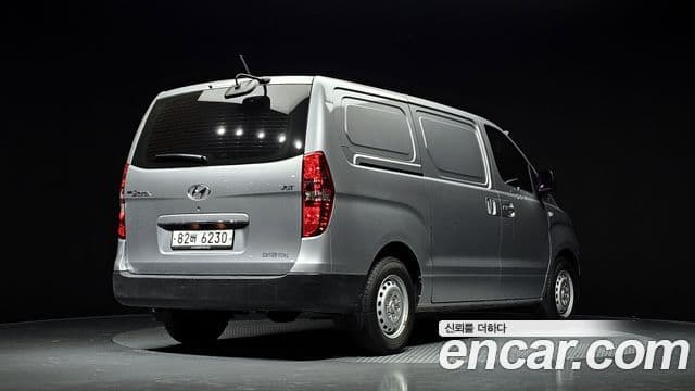 Grand Starex Van 3 locuri