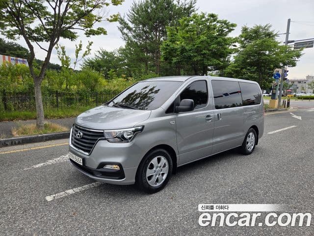 Grand Starex Wagon 12 locuri