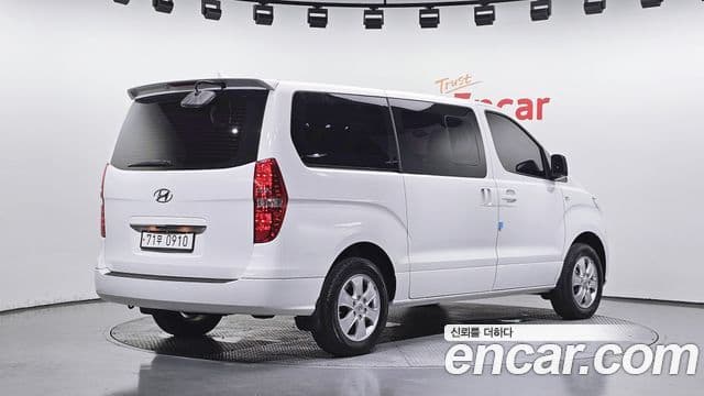 Grand Starex 4WD Wagon 12 locuri