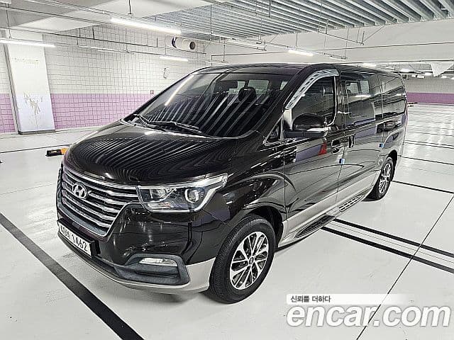 Grand Starex 4WD Urban 9 locuri